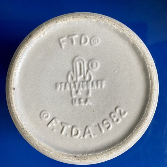 Vintage Pfaltzgraff Yorktowne Stoneware Planter - Picture 3 of 7